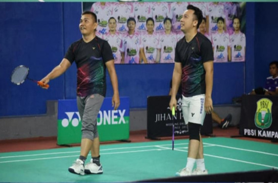 Dua Pasangan Ganda Putra Satpol PP Kampar Lolos Semifinal Badminton Korpri Cup 2026