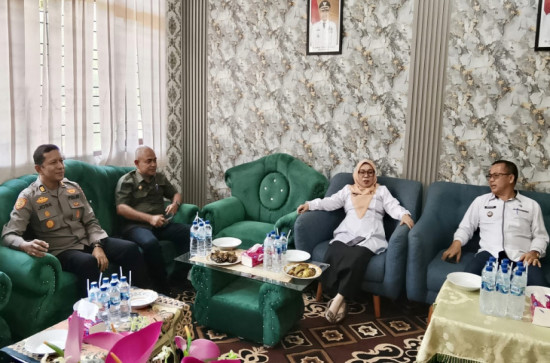 Bersama Wakil Bupati , Plt Kasatpol PP Tinjau Lokasi Pelaksanaan Pencanangan Gerakan Indonesia ASRI