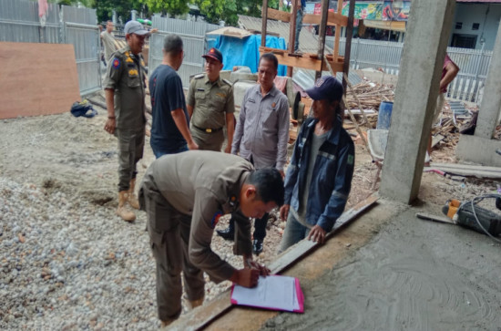 Satpol PP Kampar Pastikan Izin Pondasi Bangunan Ruko di JL DI. Panjaitan Bangkinang