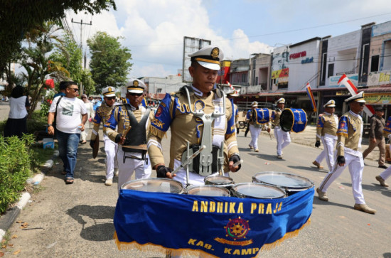 Marching Band Satpol PP Kampar Meriahkan Pawai Kafilah Kampar MTQ Riau ke-XLIV di Kuansing