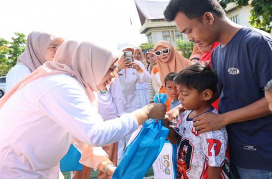 Peduli Pendidikan, DWP Satpol PP Kampar Salurkan Santunan dan Tebar Keceriaan